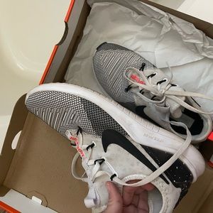 Nike womens running shoe
